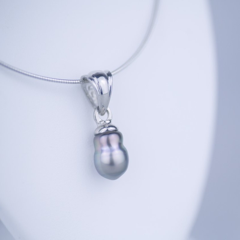 Tahitian pearl from the atoll of Rangiroa